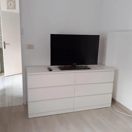 Rose Apartment *